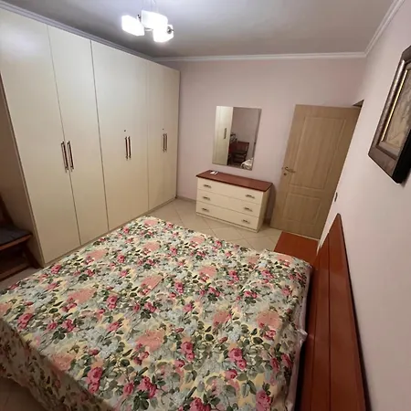 Peaceful, Cozy In A Neighborhood * تيرانا