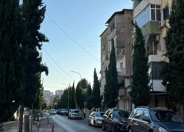 Peaceful, Cozy In A Neighborhood